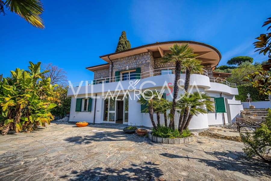 在博尔迪盖拉的别墅，可俯瞰大海和摩纳哥全景。