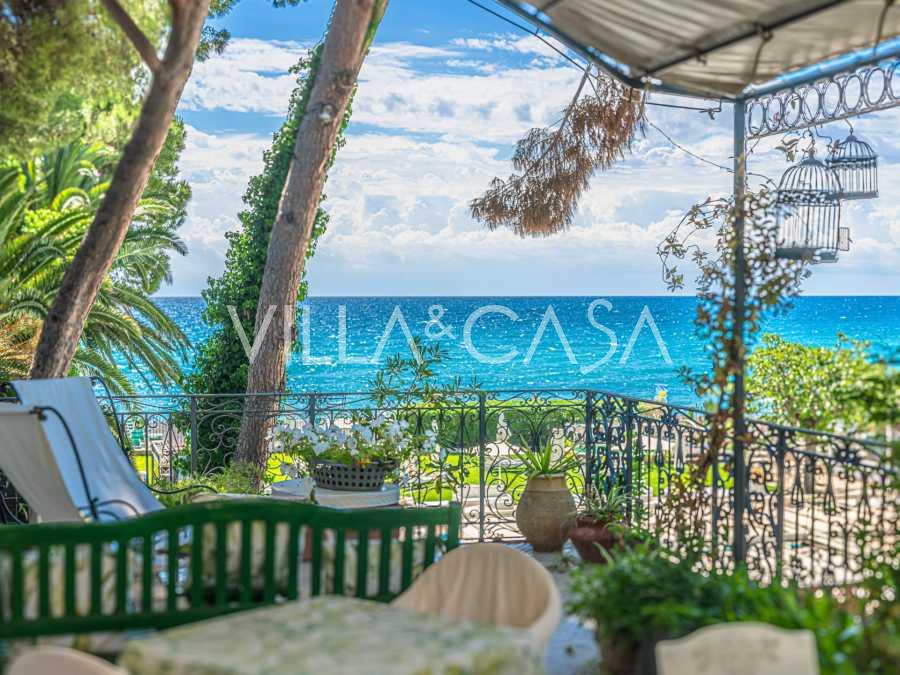 Диано-Марина的豪华别墅,直通海滩