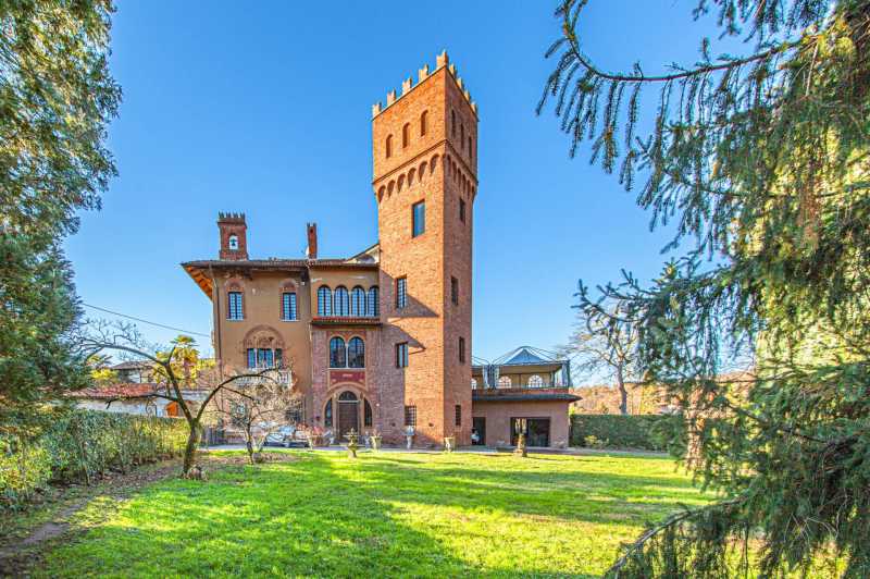 博戈马内罗的豪华城堡待售