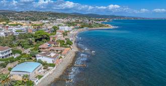 豪华独家别墅位于第勒尼安海海岸